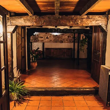 5 Bedrooms House With Enclosed Garden And Wifi At *